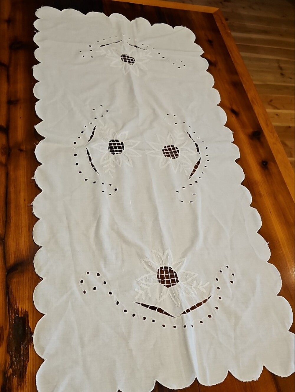 White Embroidered Linen Table Runner with Scalloped Edges